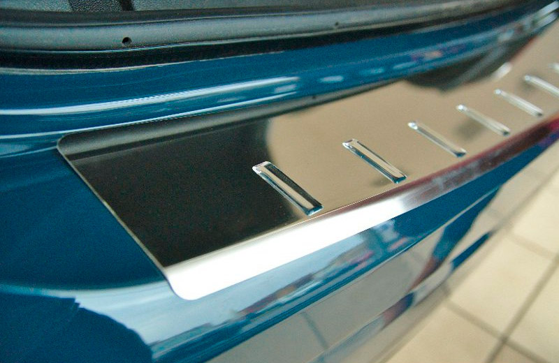 Накладка на бампер Mazda 5 '2010-> (с загибом, сталь, Seria 4.0) Alufrost