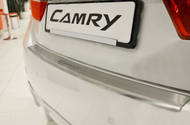 Накладка на бампер Toyota Camry '2011-2014 (с загибом, исполнение Premium) NataNiko